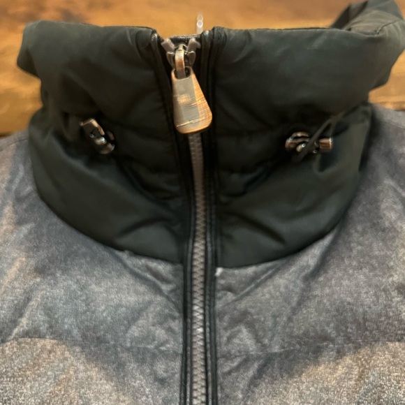 Lole puffer puffy vest, woman’s size large vest. Black and gray with pockets. - Picture 4 of 14